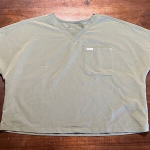 FIGS Arua V-neck Cropped Scrub Top in Moss Large